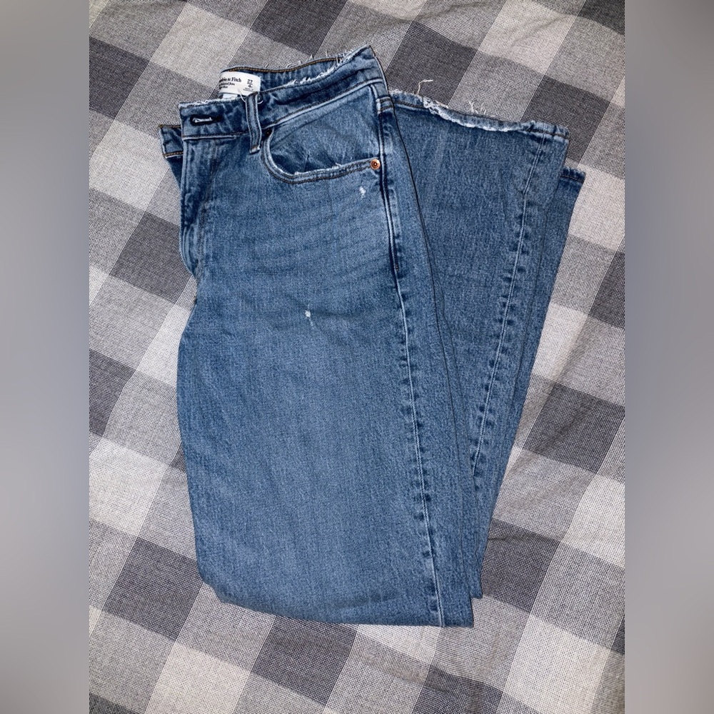 Abercrombie & Fitch - The ‘90s Relaxed Jean - High Rise
